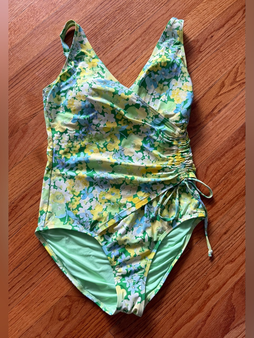 NipTuck Swim Isla Petal Plunge One Piece Bath Suit Sz 8 LikeNew